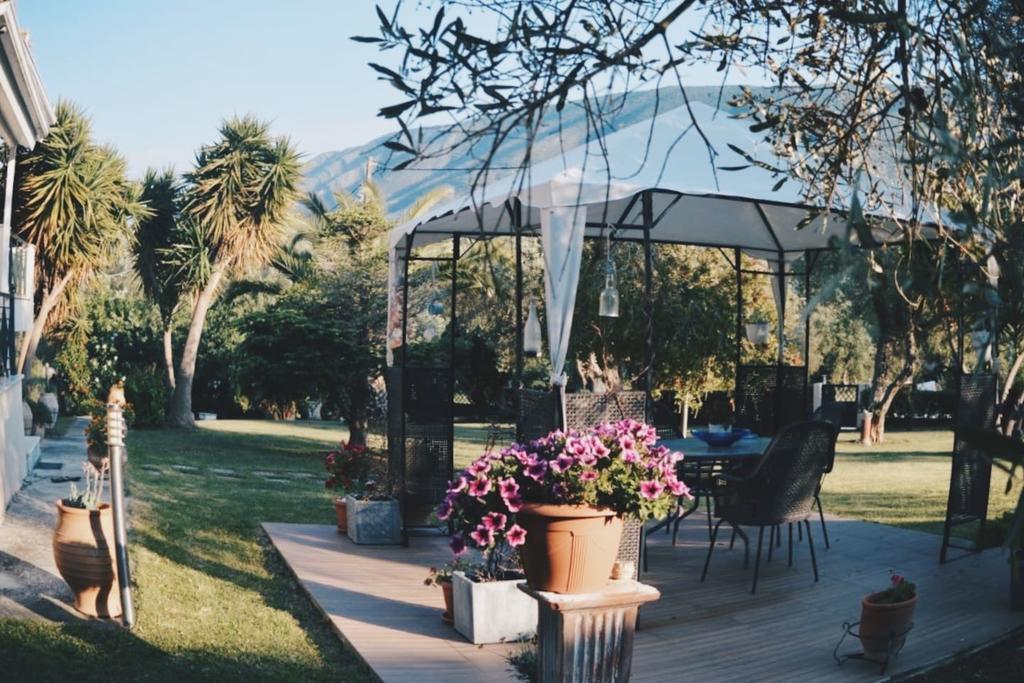 Sunny Garden Apartment *