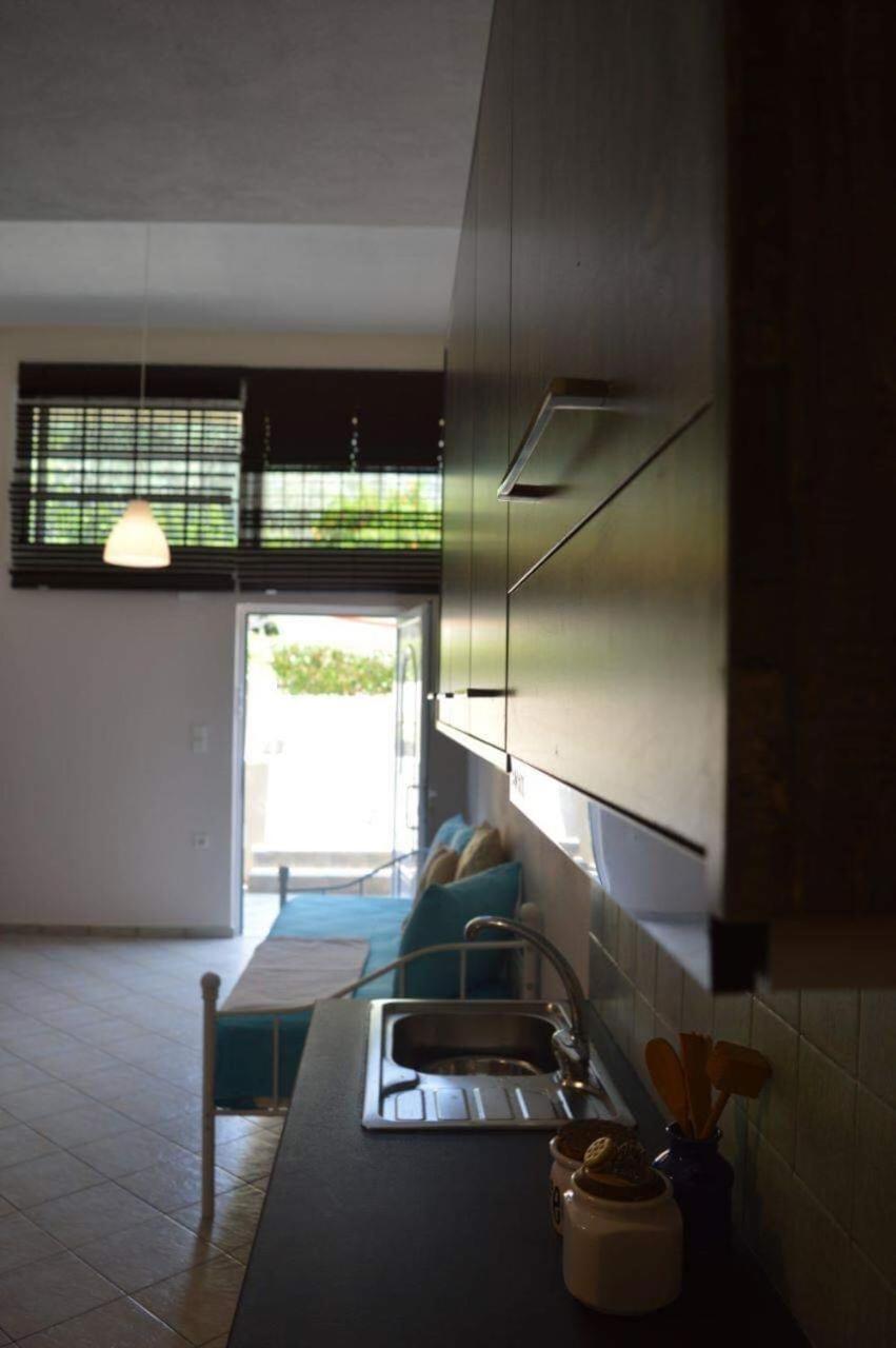 Sunny Garden Apartment *
